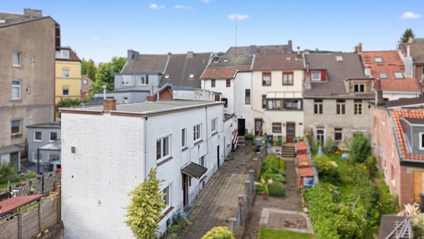Foto - Te koop: Historische woning met groot perceel direct aan de Duitse grens